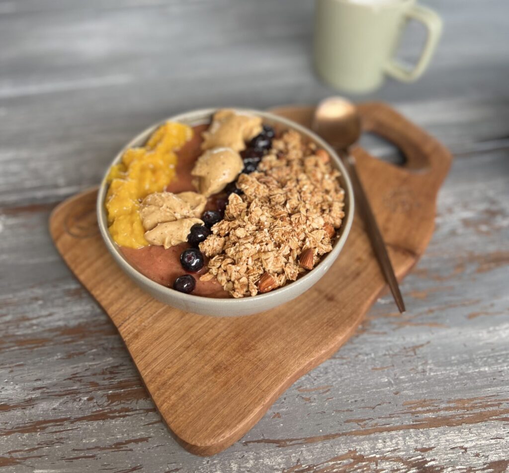 high-Protein vegane Acai Bowl